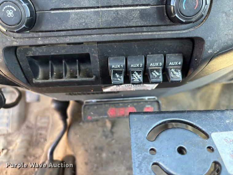 image for item EV3011 2011 Ford F450 Super Duty bucket truck