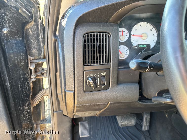 image for item EV3024 2005 Dodge Ram 1500 pickup truck