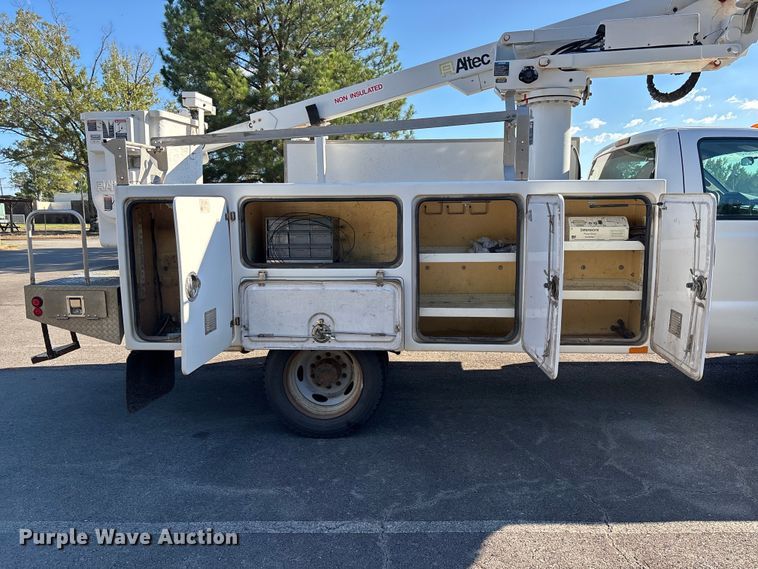 image for item EV3032 2013 Ford F450 Super Duty bucket truck