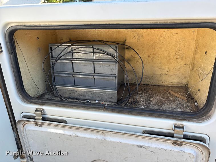 image for item EV3032 2013 Ford F450 Super Duty bucket truck