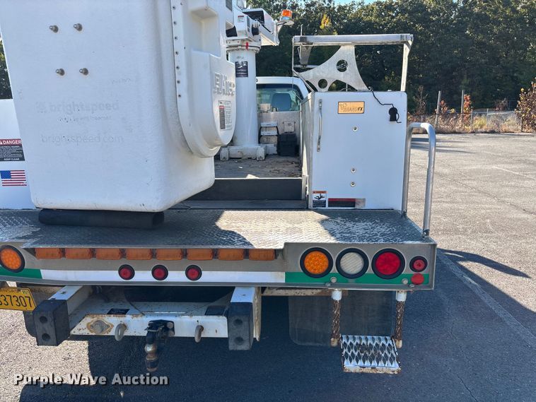 image for item EV3032 2013 Ford F450 Super Duty bucket truck