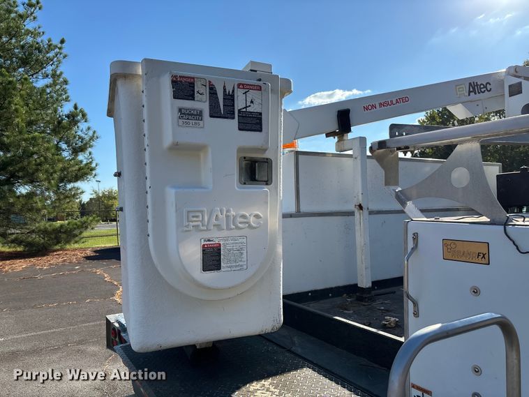 image for item EV3032 2013 Ford F450 Super Duty bucket truck