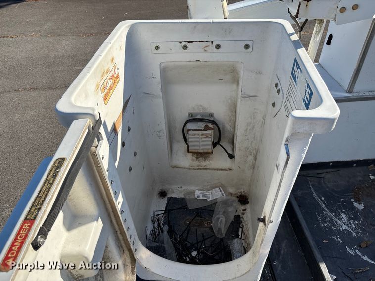 image for item EV3032 2013 Ford F450 Super Duty bucket truck