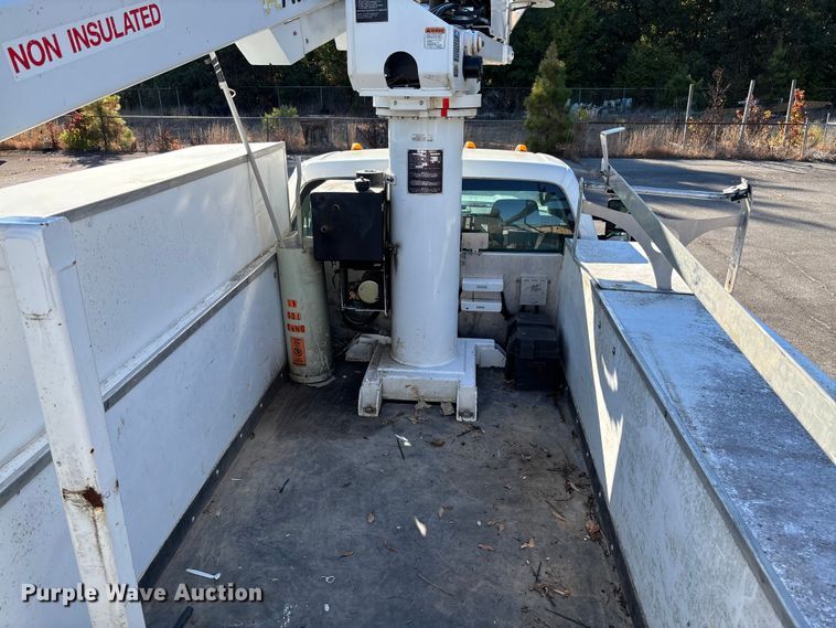 image for item EV3032 2013 Ford F450 Super Duty bucket truck