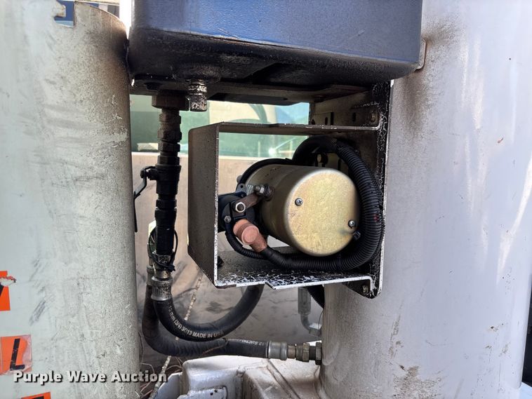 image for item EV3032 2013 Ford F450 Super Duty bucket truck