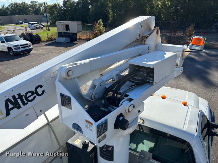 image for item EV3032 2013 Ford F450 Super Duty bucket truck