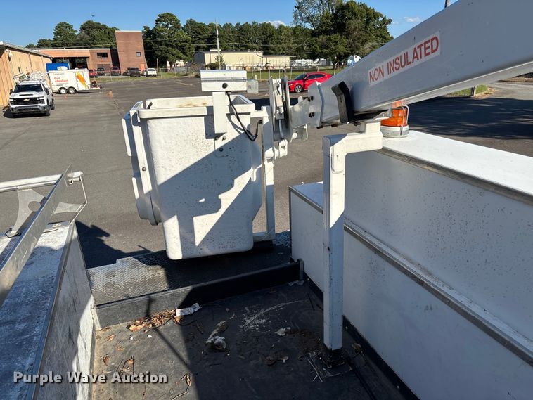 image for item EV3032 2013 Ford F450 Super Duty bucket truck