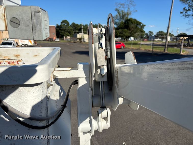 image for item EV3032 2013 Ford F450 Super Duty bucket truck