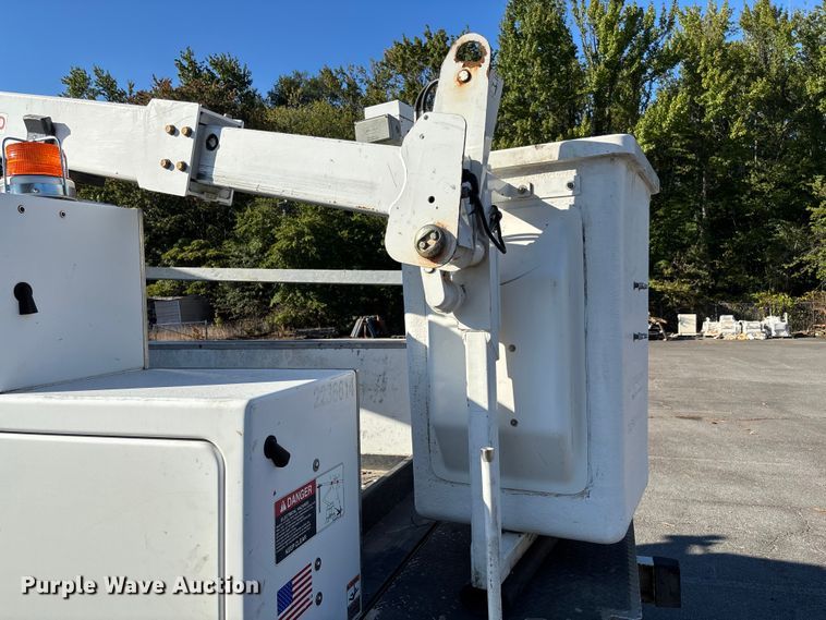 image for item EV3032 2013 Ford F450 Super Duty bucket truck