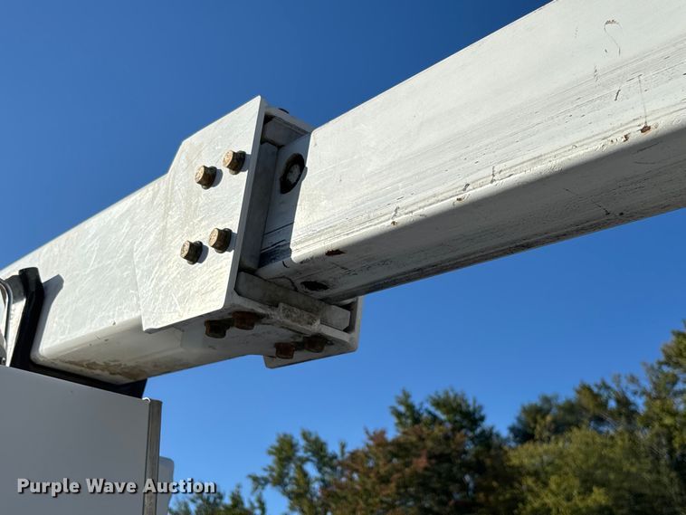 image for item EV3032 2013 Ford F450 Super Duty bucket truck