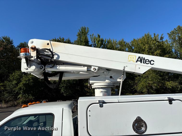 image for item EV3032 2013 Ford F450 Super Duty bucket truck