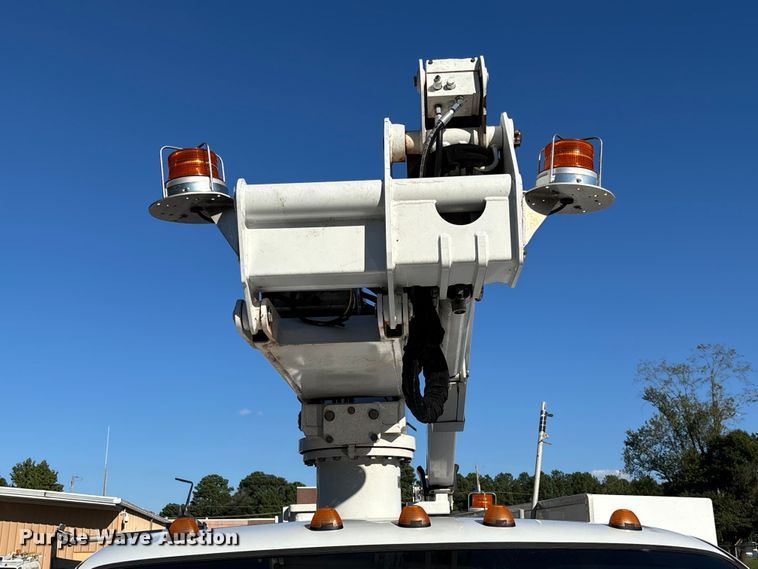 image for item EV3032 2013 Ford F450 Super Duty bucket truck