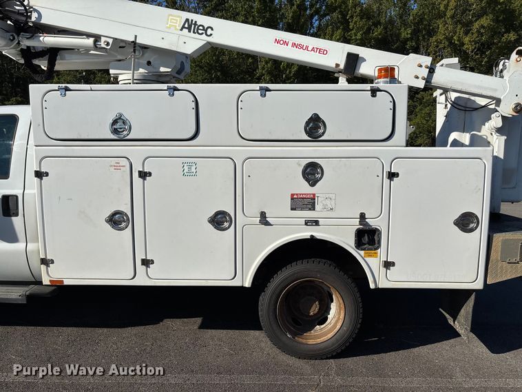 image for item EV3032 2013 Ford F450 Super Duty bucket truck