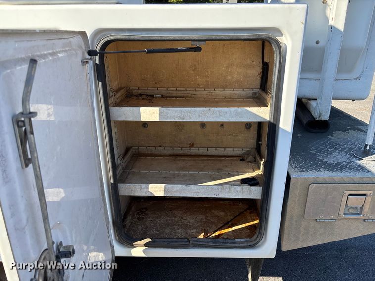 image for item EV3032 2013 Ford F450 Super Duty bucket truck