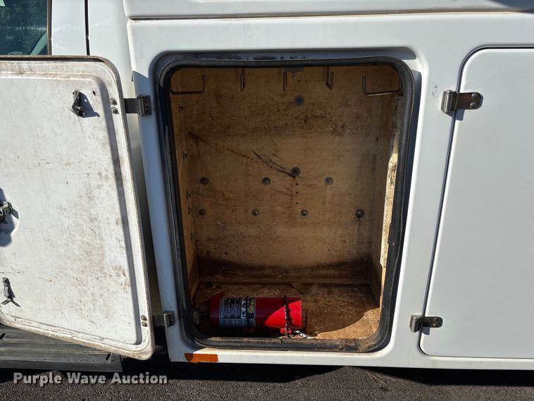 image for item EV3032 2013 Ford F450 Super Duty bucket truck