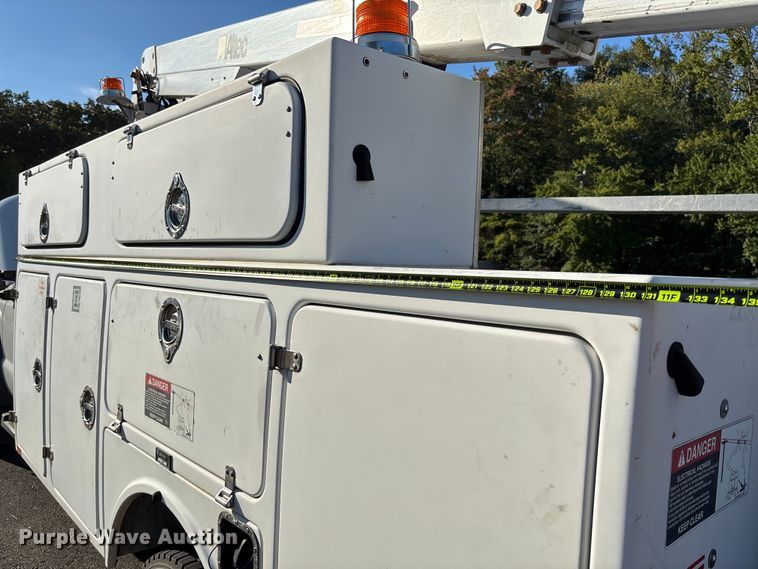 image for item EV3032 2013 Ford F450 Super Duty bucket truck