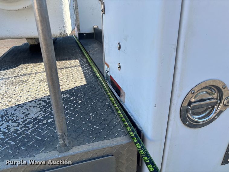 image for item EV3032 2013 Ford F450 Super Duty bucket truck