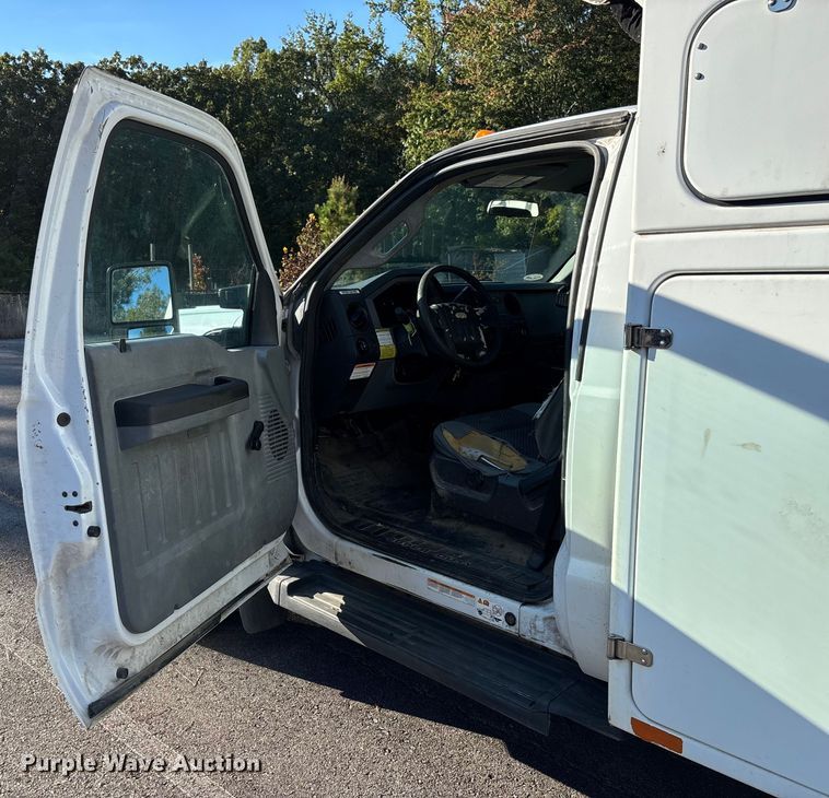 image for item EV3032 2013 Ford F450 Super Duty bucket truck