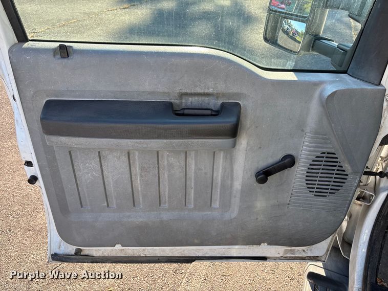 image for item EV3032 2013 Ford F450 Super Duty bucket truck