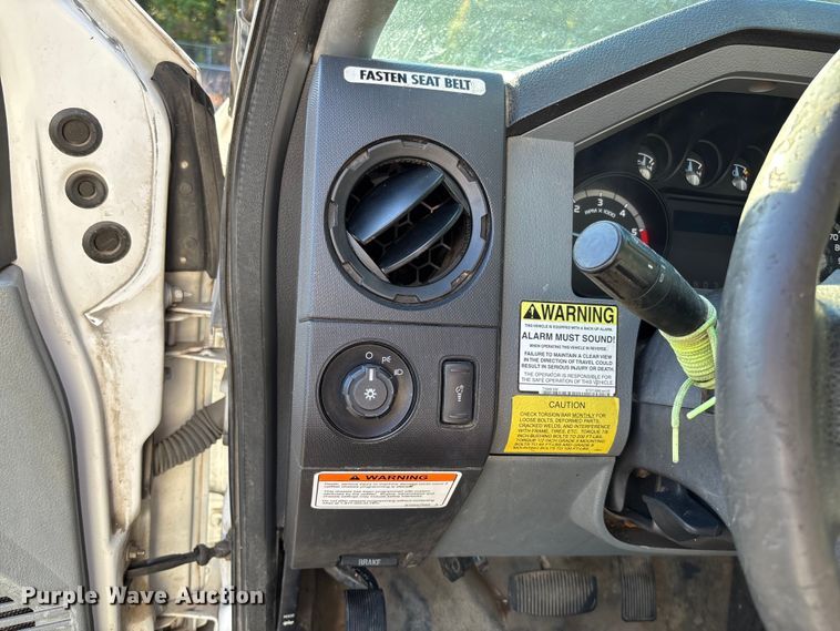 image for item EV3032 2013 Ford F450 Super Duty bucket truck