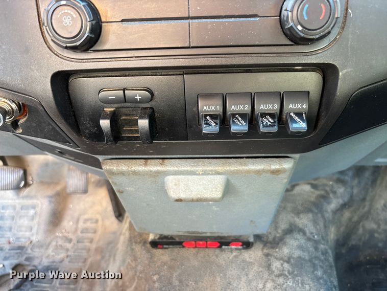 image for item EV3032 2013 Ford F450 Super Duty bucket truck