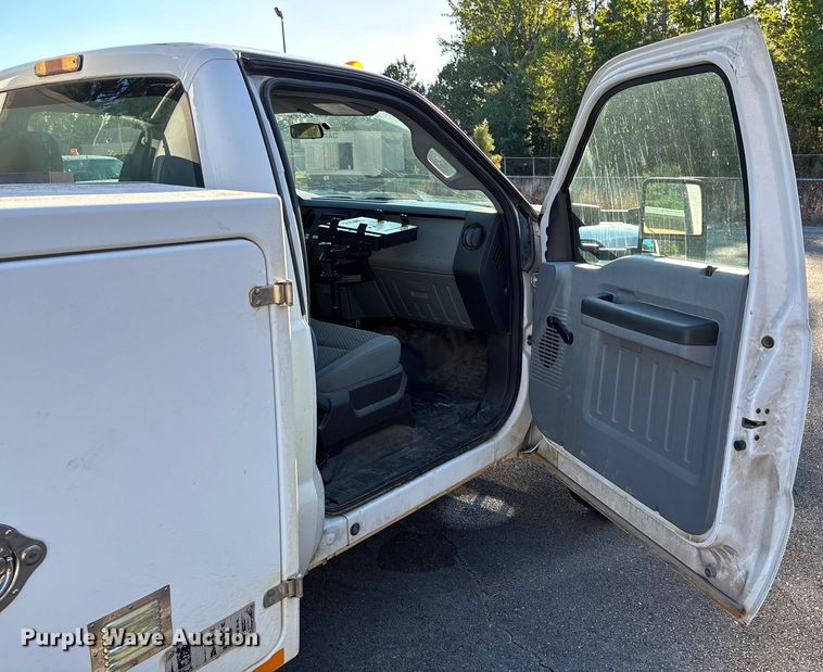 image for item EV3032 2013 Ford F450 Super Duty bucket truck