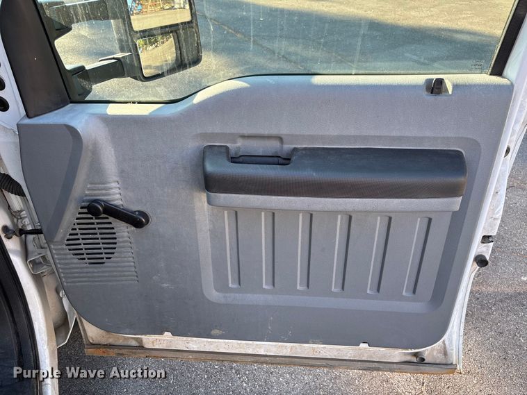 image for item EV3032 2013 Ford F450 Super Duty bucket truck