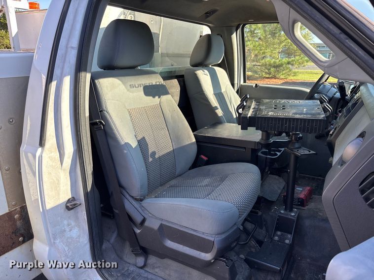 image for item EV3032 2013 Ford F450 Super Duty bucket truck