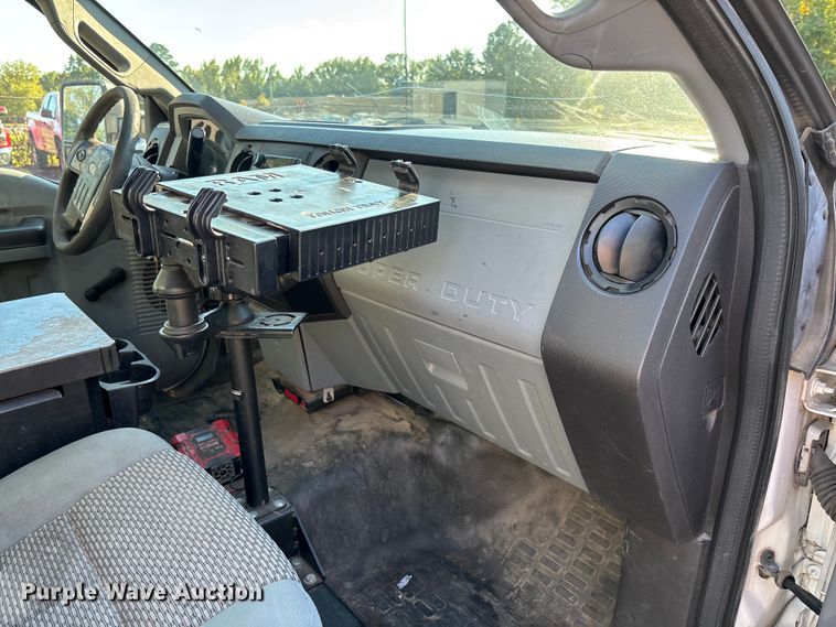 image for item EV3032 2013 Ford F450 Super Duty bucket truck