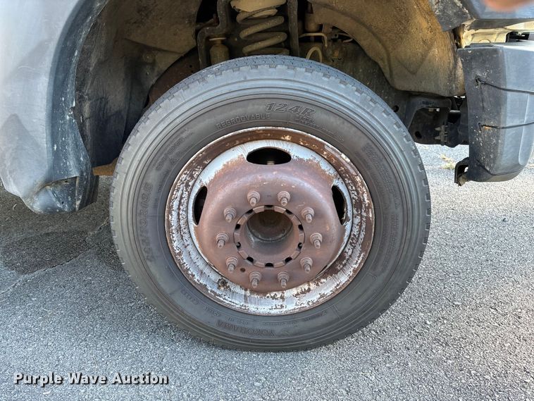 image for item EV3032 2013 Ford F450 Super Duty bucket truck