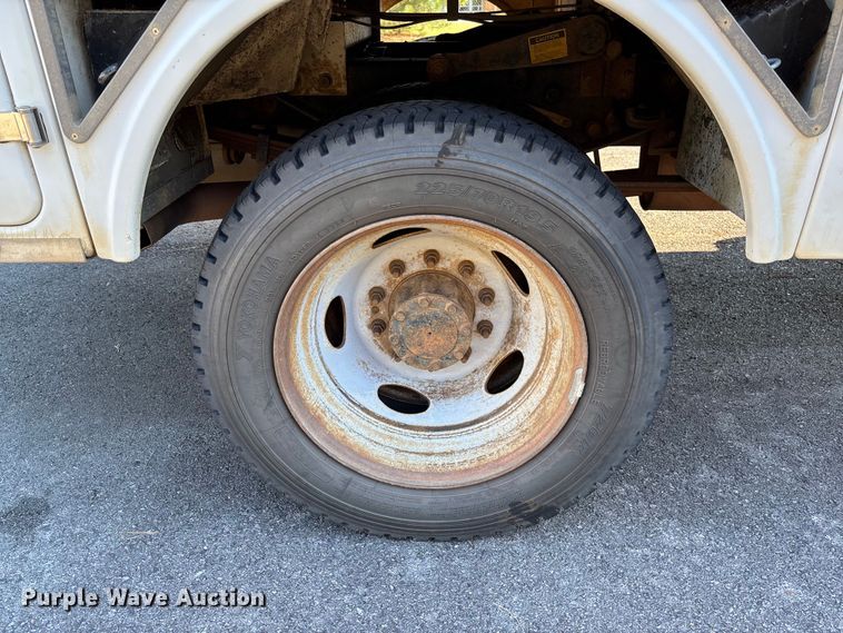 image for item EV3032 2013 Ford F450 Super Duty bucket truck