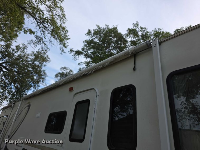 image for item FI0508 2003 Four Winds Hurricane RV