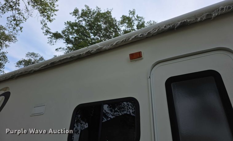 image for item FI0508 2003 Four Winds Hurricane RV