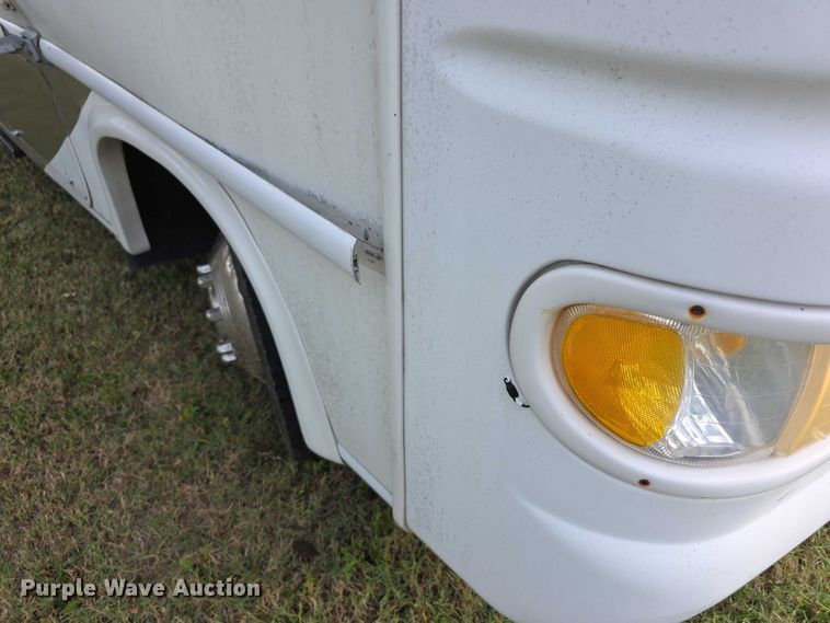 image for item FI0508 2003 Four Winds Hurricane RV