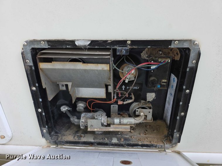 image for item FI0508 2003 Four Winds Hurricane RV