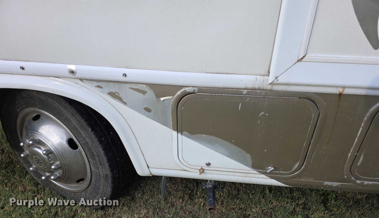 image for item FI0508 2003 Four Winds Hurricane RV