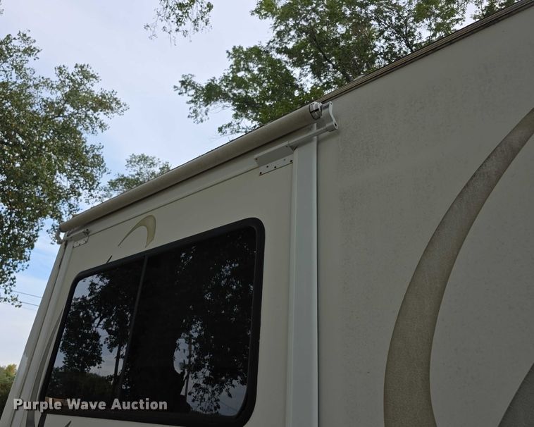 image for item FI0508 2003 Four Winds Hurricane RV