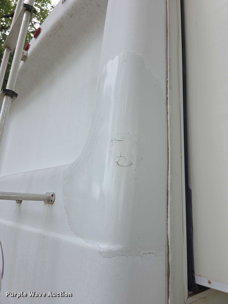 image for item FI0508 2003 Four Winds Hurricane RV