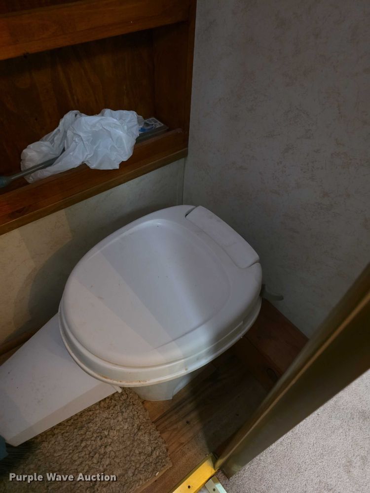 image for item FI0508 2003 Four Winds Hurricane RV