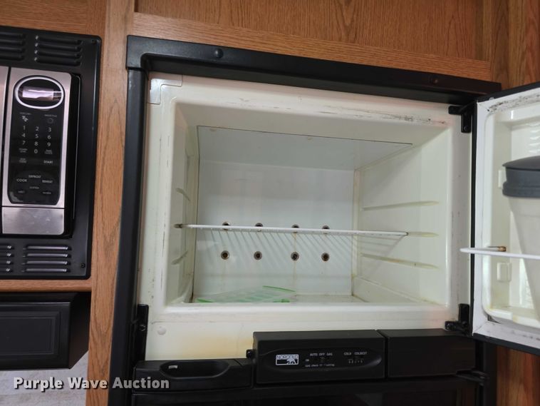 image for item FI0508 2003 Four Winds Hurricane RV