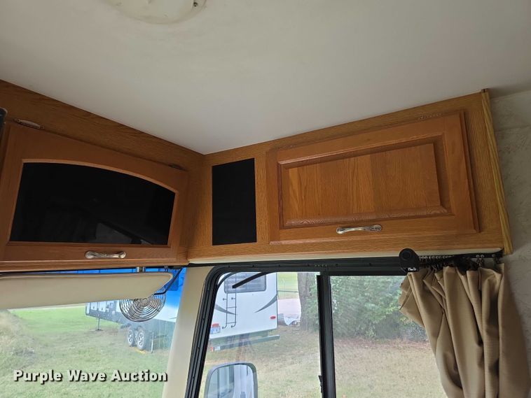 image for item FI0508 2003 Four Winds Hurricane RV