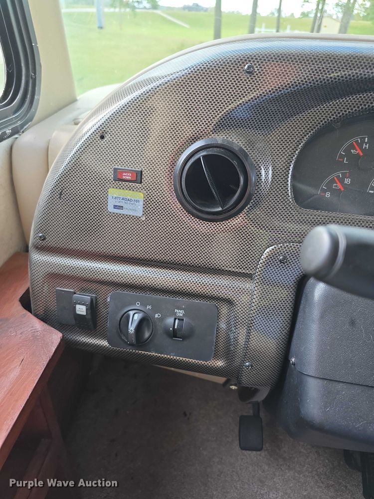 image for item FI0508 2003 Four Winds Hurricane RV