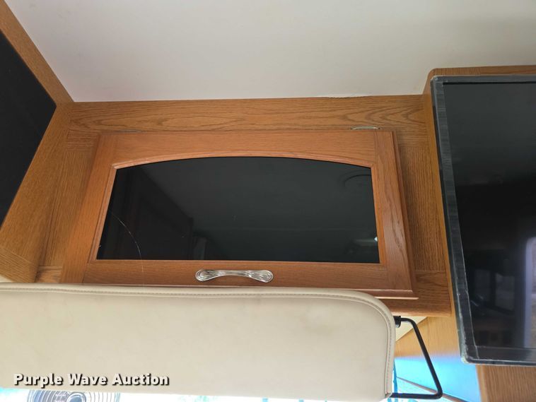 image for item FI0508 2003 Four Winds Hurricane RV