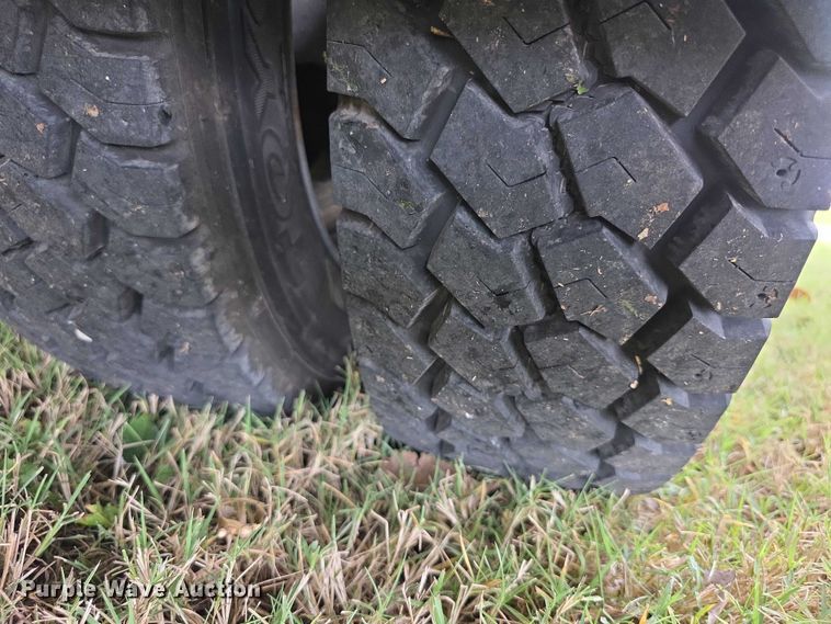 image for item FI0508 2003 Four Winds Hurricane RV