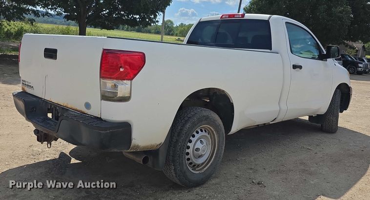 image for item FI0512 2010 Toyota Tundra pickup truck