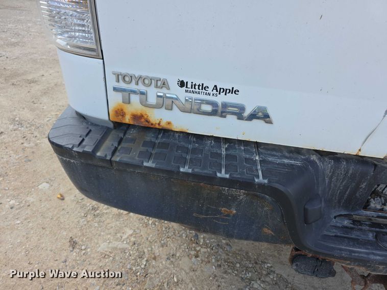 image for item FI0512 2010 Toyota Tundra pickup truck