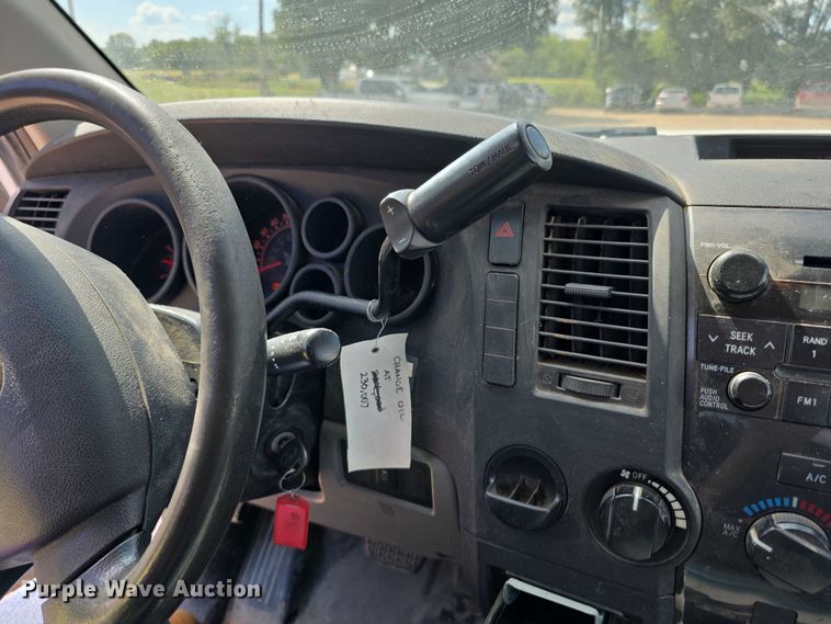 image for item FI0512 2010 Toyota Tundra pickup truck