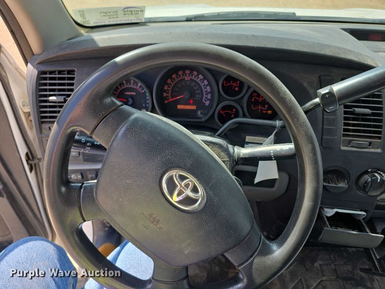 image for item FI0512 2010 Toyota Tundra pickup truck