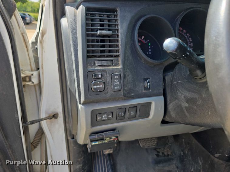 image for item FI0512 2010 Toyota Tundra pickup truck