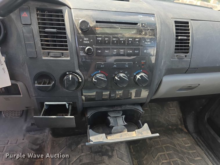 image for item FI0512 2010 Toyota Tundra pickup truck